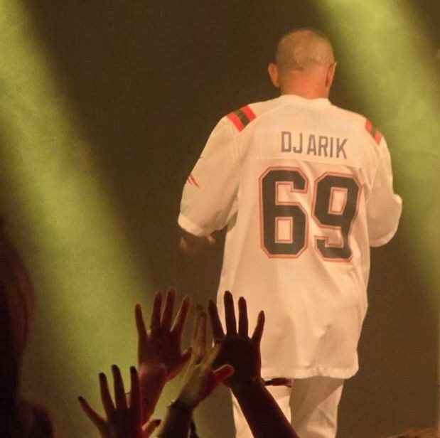 DJ in Ostfriesland gesucht? DJ ARIK ist dein Hochzeits-, Event-, und Club-DJ für Emden, Aurich, Leer und ganz Ostfriesland - jetzt buchen !